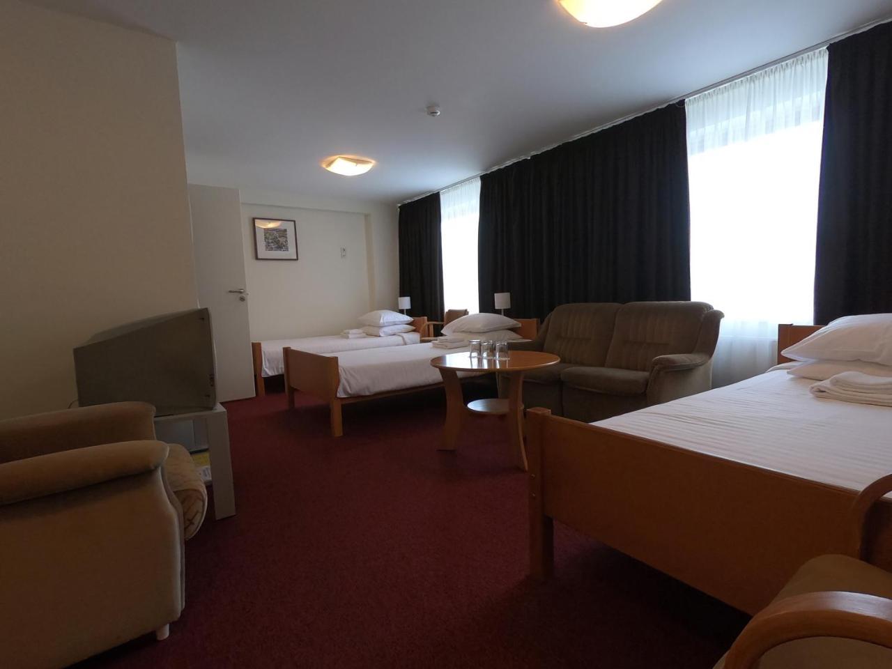 Hotel Madona Εξωτερικό φωτογραφία